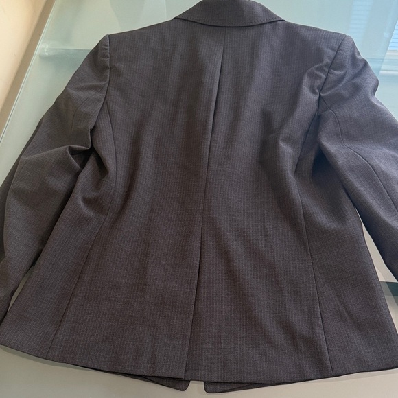 Ann Taylor Blazer Ann Taylor Virgin WOOL Pinstriped Blazer with Stretch Size 6 - Picture 2 of 10